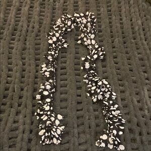 Black and White Women's Scarf
